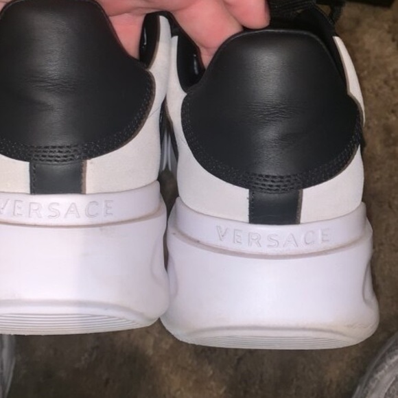 Versace shoes come with box and bag as well - Picture 3 of 8